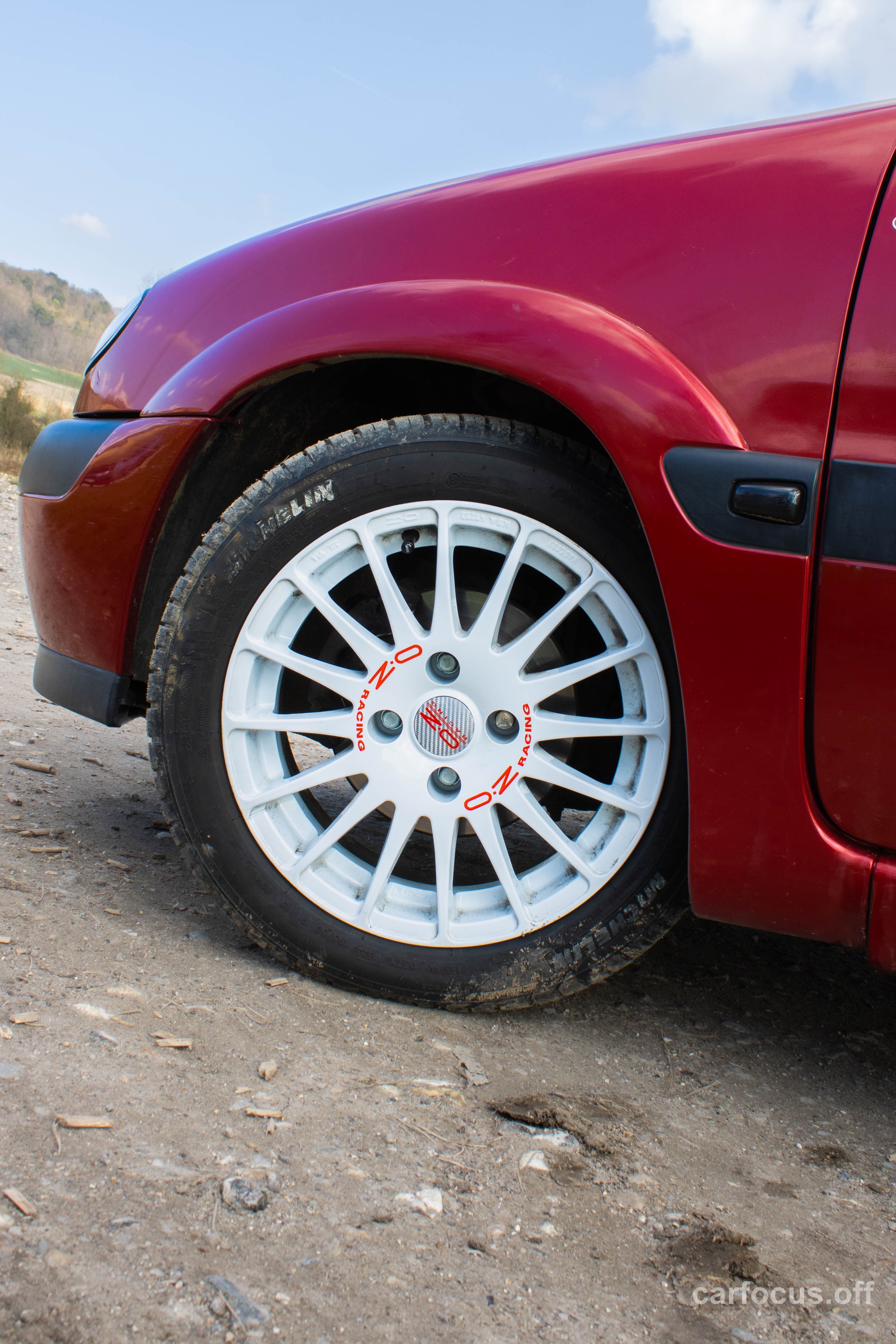 Détail — jante et freinage