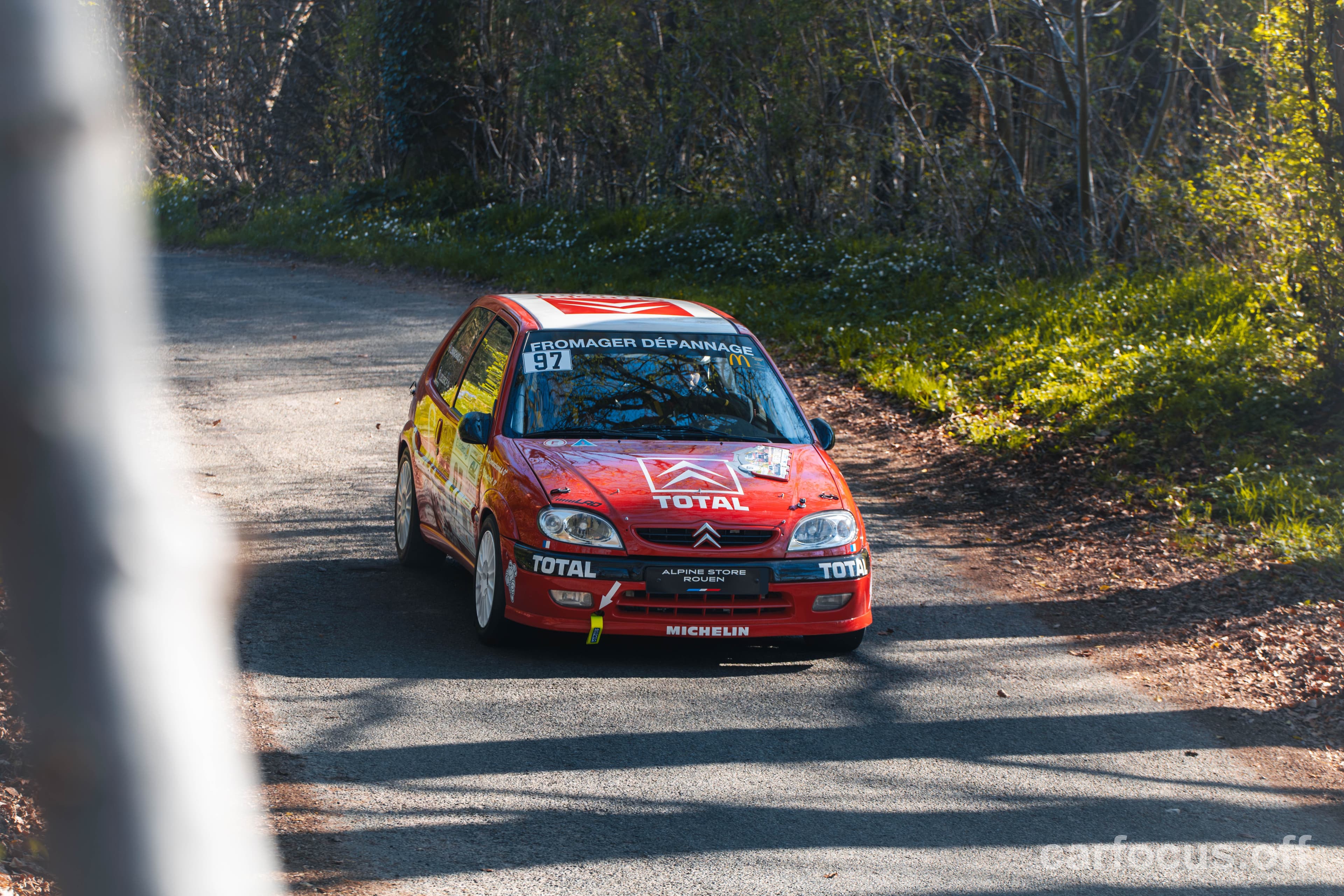 Rolling shot — route de campagne