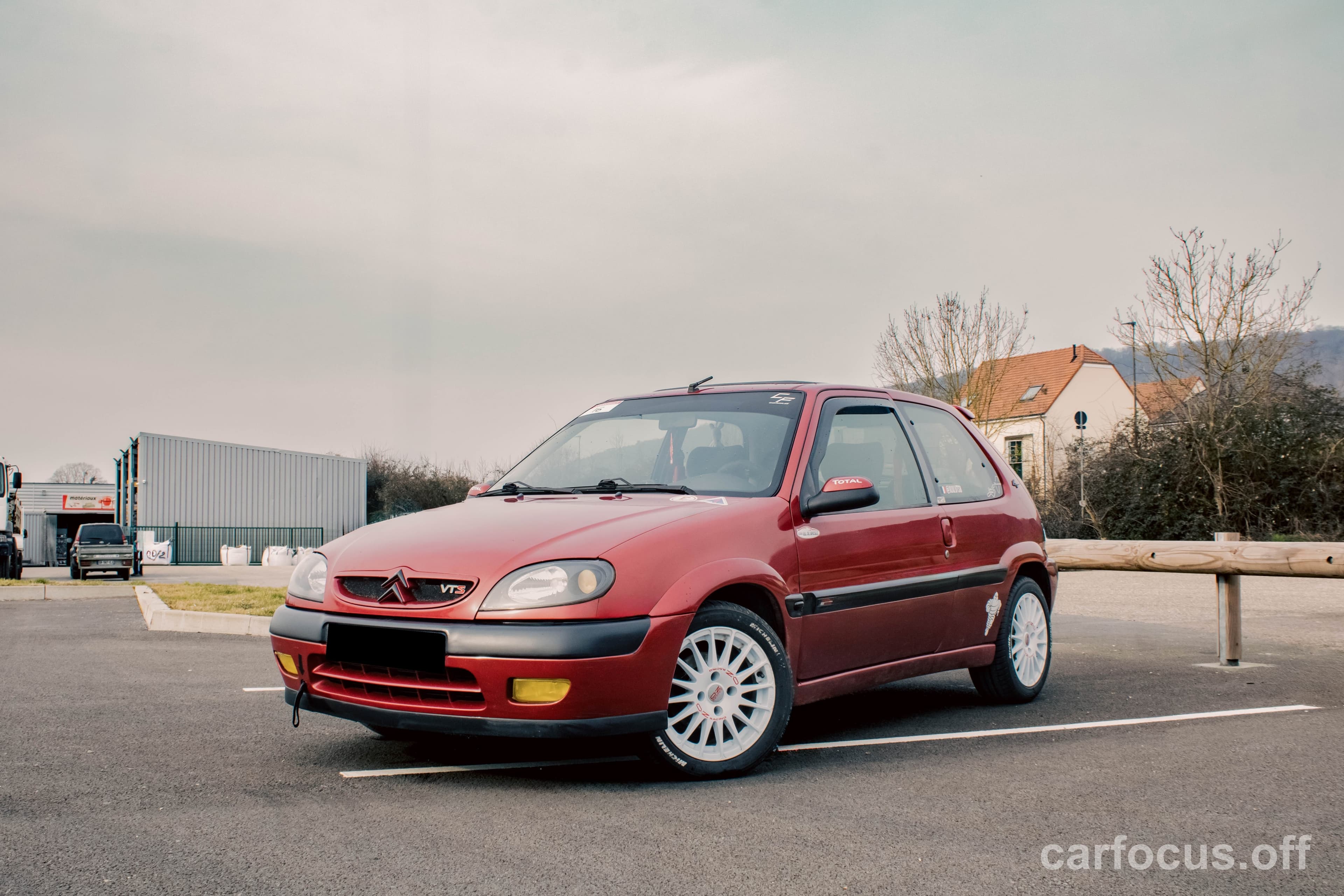 Avant — vue de trois-quarts